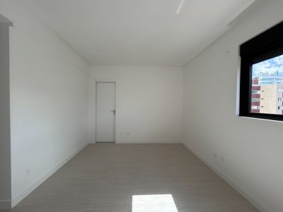 Apartamento à venda com 110m², 3 quartos, 3 suítes, 2 vagas no bairro Pioneiros em Balneário Camboriú