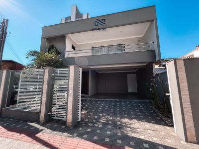 Casa à venda com 309m², 3 quartos, 3 suítes, 3 vagas no bairro Vila Operária em Itajaí